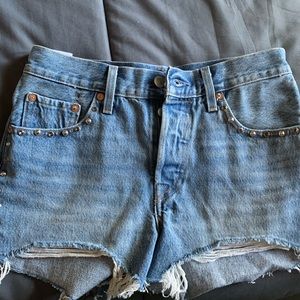 Levi’s women’s jean shorts waist size 25